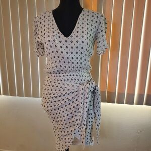 Shine in Style with this Chic Printed Dress!